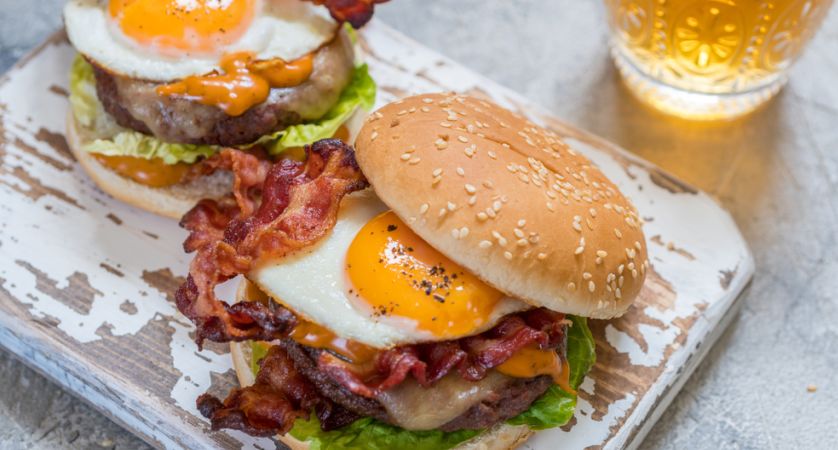 Ricetta hamburger alla Bismarck (con uovo)
