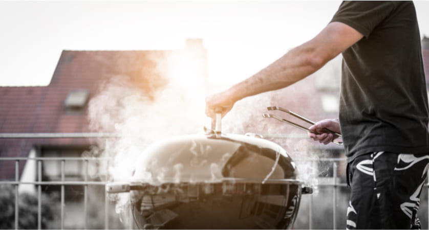 Come si usa il barbecue con coperchio