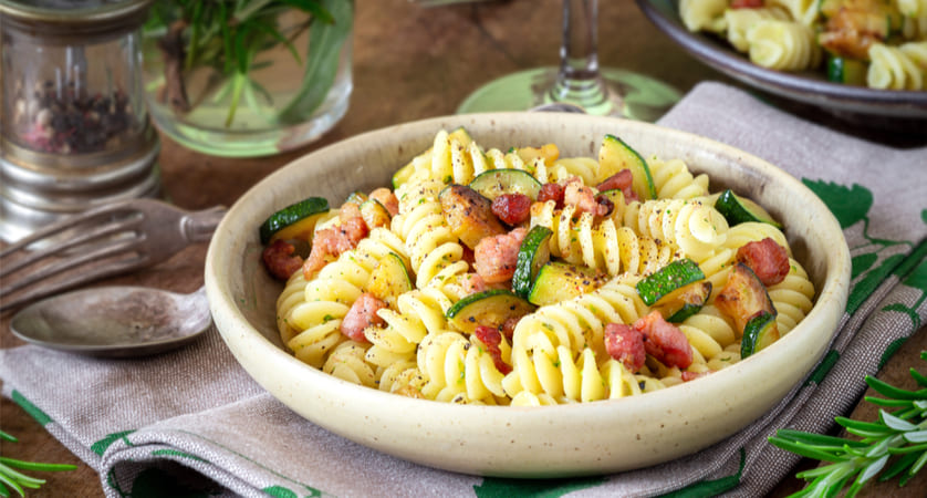 Ricetta pasta, zucchine e pancetta
