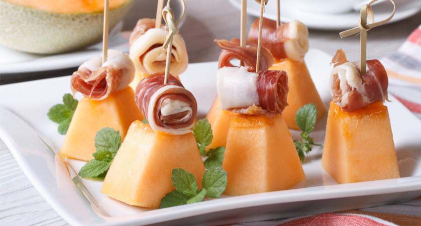 Come disporre prosciutto e melone