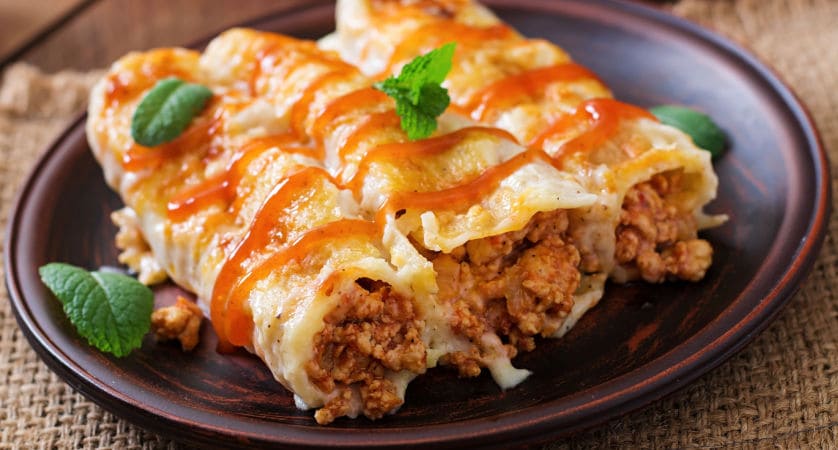 Cannelloni ripieni di carne macinata e mozzarella