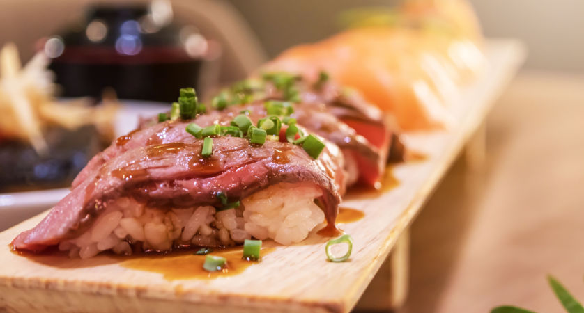 Come fare il sushi di carne a casa