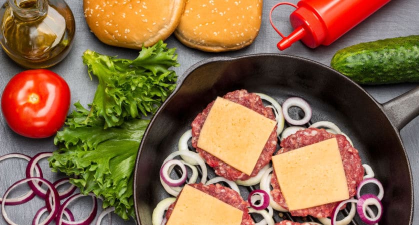 Ricetta hamburger alla pizzaiola, mozzarella e passata di pomodoro