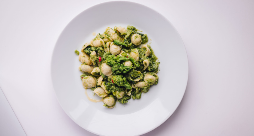 Come fare orecchiette con cime di rapa e salsiccia