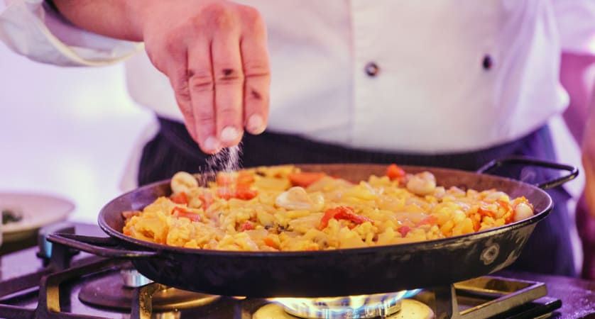 Paella: ricetta originale con carne e pesce