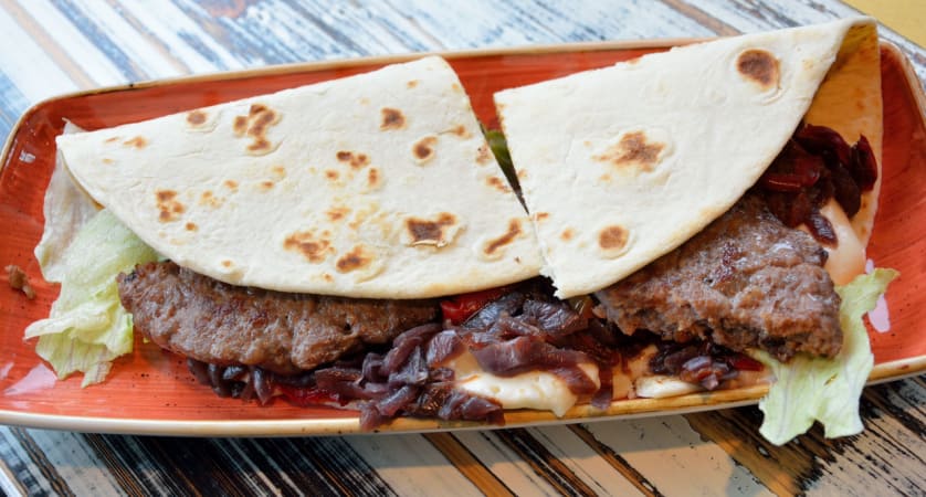 Ricetta piadina con hamburger