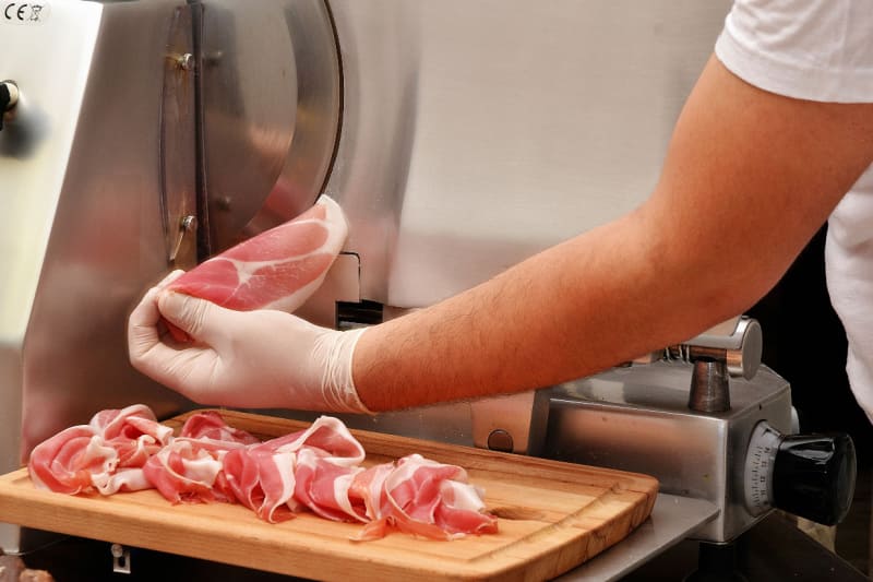 Come affettare i salumi con affettatrice? Indicazioni