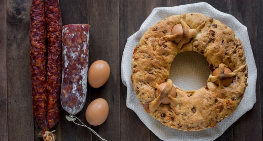 Come preparare il Casatiello napoletano, dolce pasquale