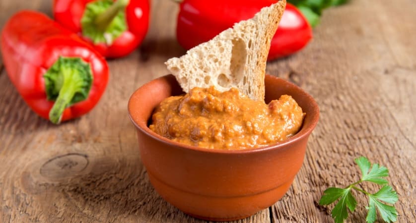 Come fare la salsa ai peperoni per hamburger