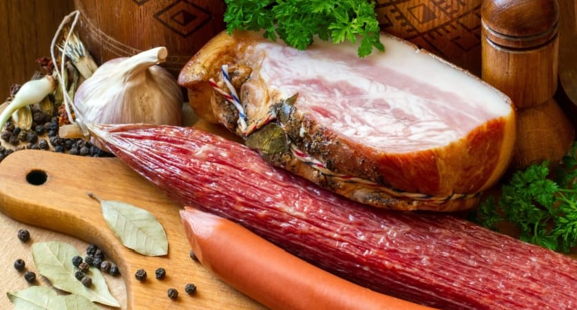 Come conservare le salsicce sotto strutto procedimento